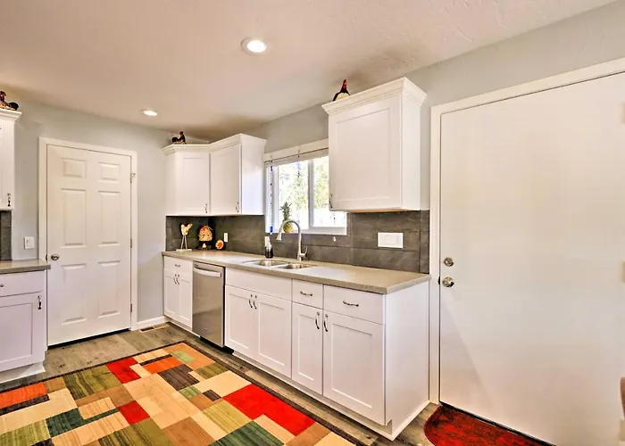 Holiday home Furnished Deck: Show 'white Mountain Cottage' *