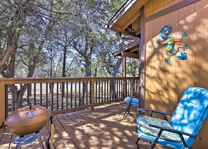 Furnished Deck: Show 'white Mountain Cottage' Holiday home